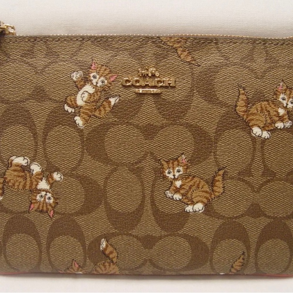 Coach medium kitten pouch